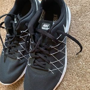 Nike Flex Fury 2 (fitsole) size 10 - gently worn